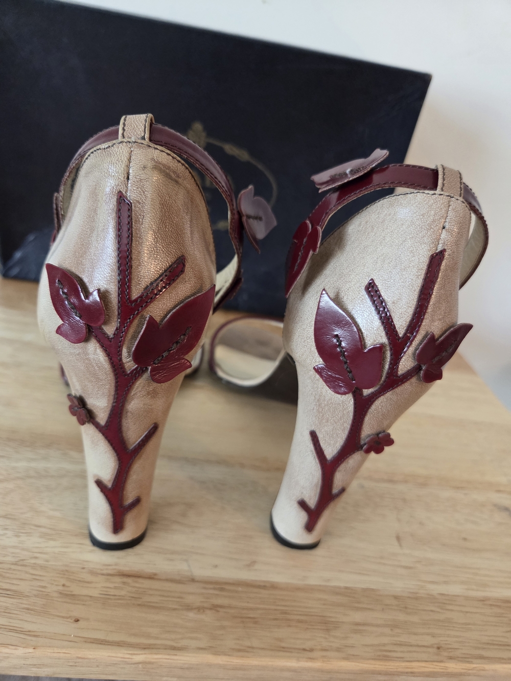 Vintage Prada Vine And Leaf Tan and Burgundy Leather Ankle-Strap Heels Size 39 - Picture 4 of 10
